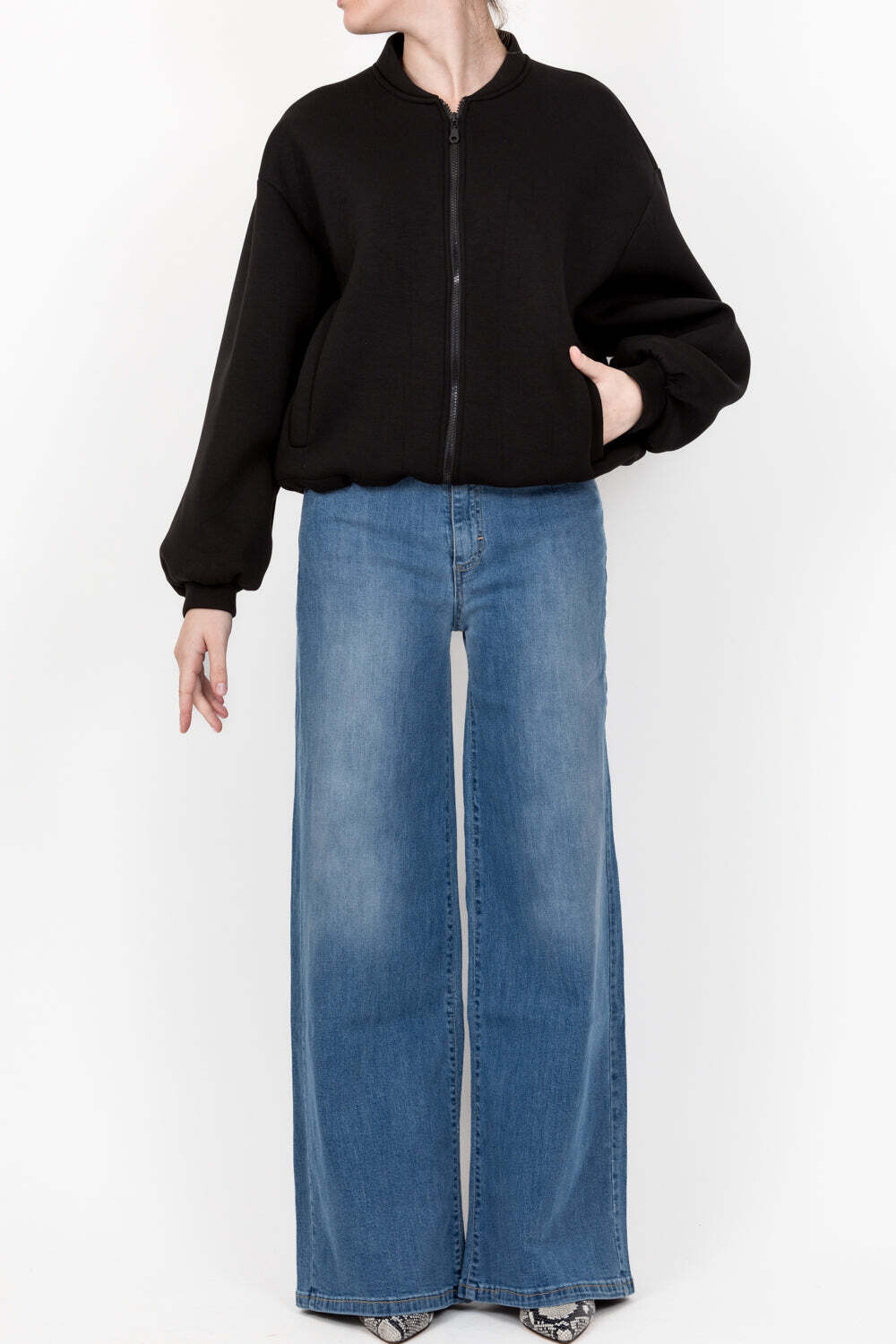 Vicolo - Bomber neoprene con coulisse
Colore: Nero
 Art. TB0194