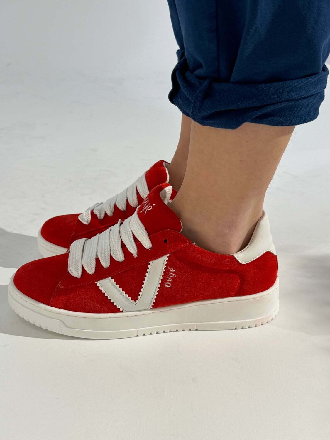 OVYÉ
Sneakers Ovyè scamosciate ROSSO