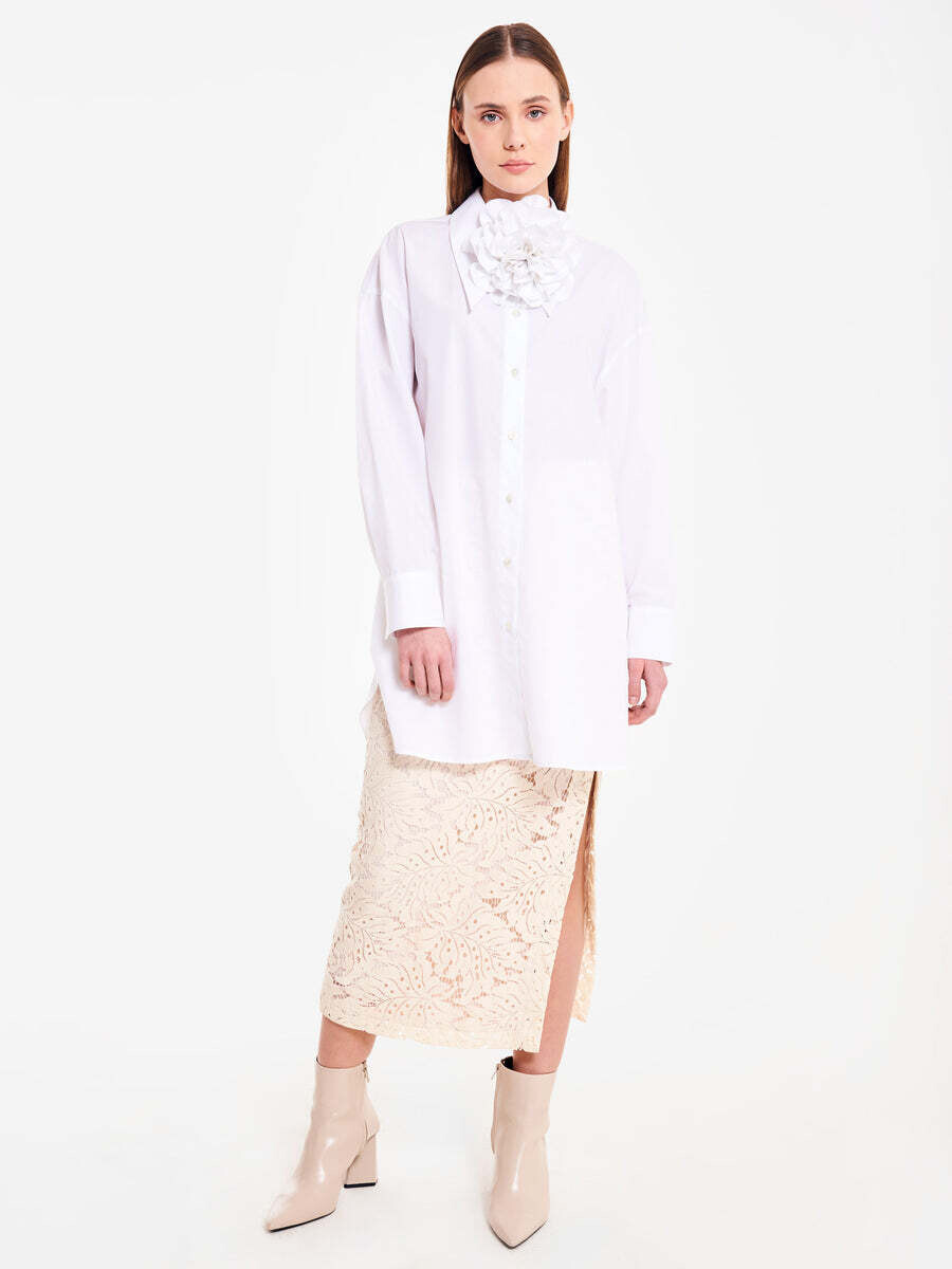 da VICOLO
Vicolo-Camicia con spilla fiore - Bianco

SKU: tb0458-127222