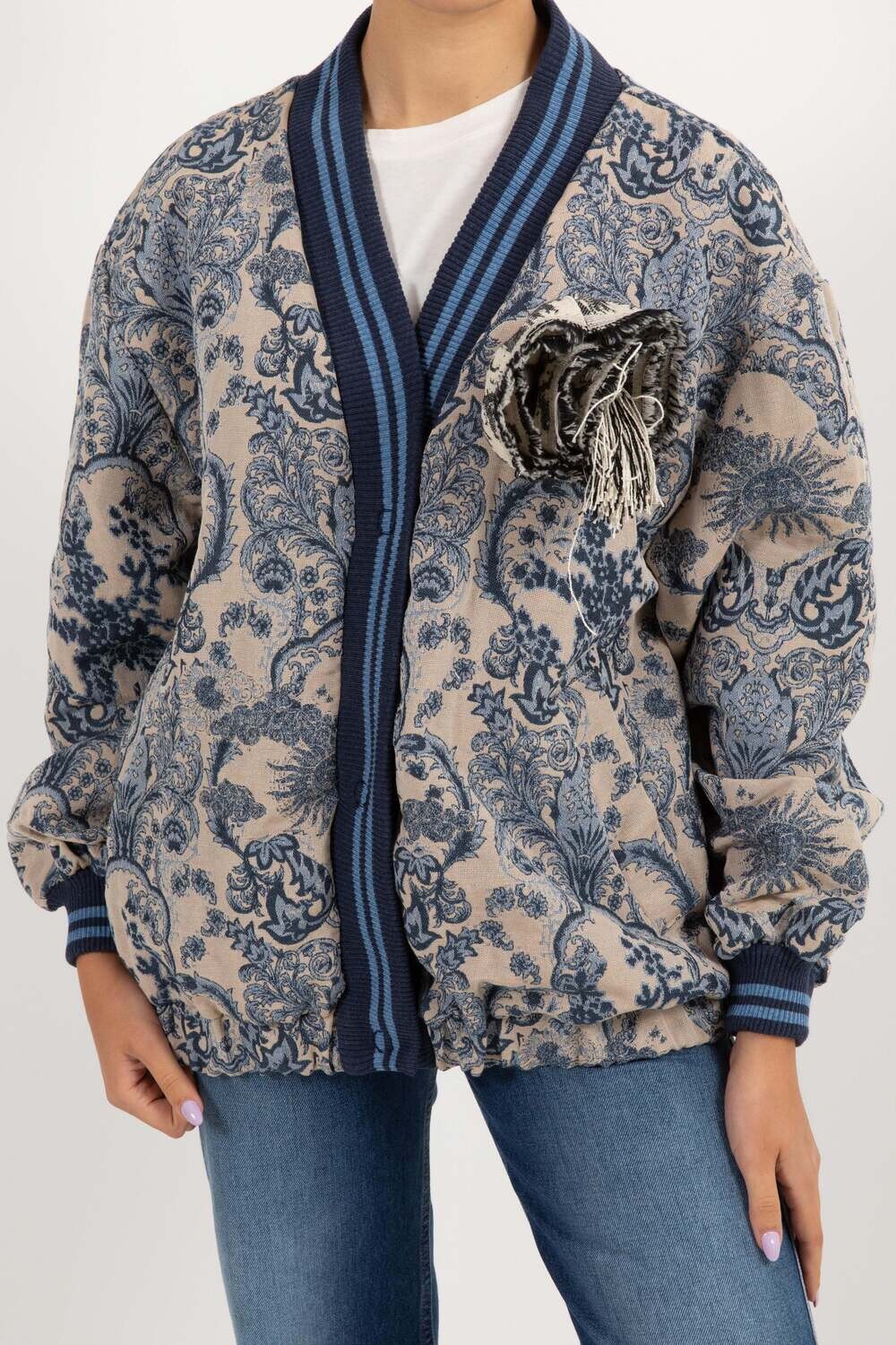 da TENSIONE IN Tensione in-Bomber fantasia con spilla rimovibile - sand/blu/jeans SKU: s24j708-130047