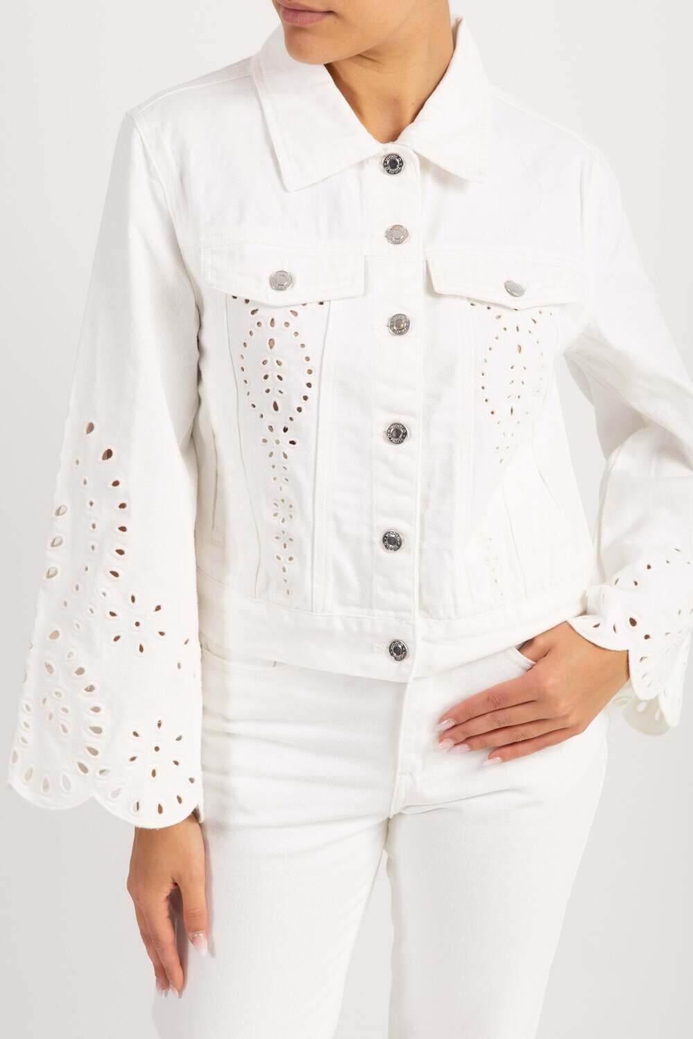 VICOLO Giacchino in denim con dettaglio in sangallo ViCOLO &quot;France&quot; SKU: DB5073