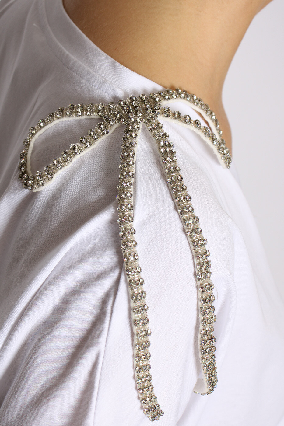 Tensione In T-shirt scollo v applicazione strass spalla bianco COD: 33735___34