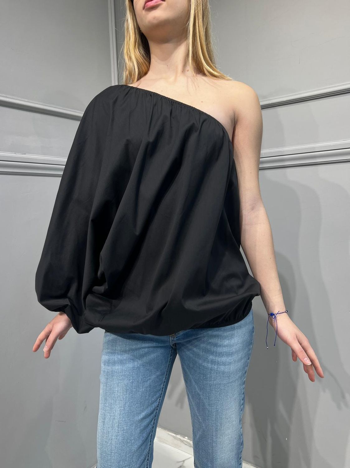 Tensione in-Blusa monospalla cotone elasticizzato - nero
SKU: 24c2445