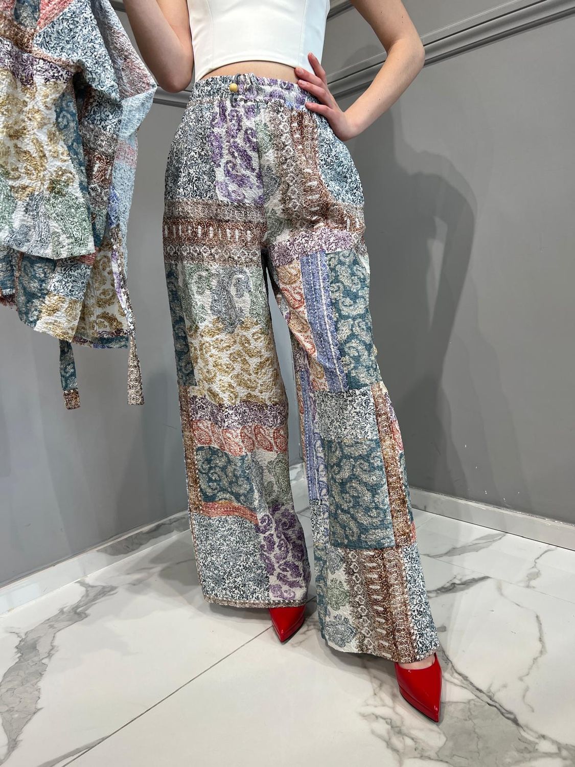 Tensione in-Pantalone fantasia bandana goffrato - multicolor  SKU: pe24-4295-138511