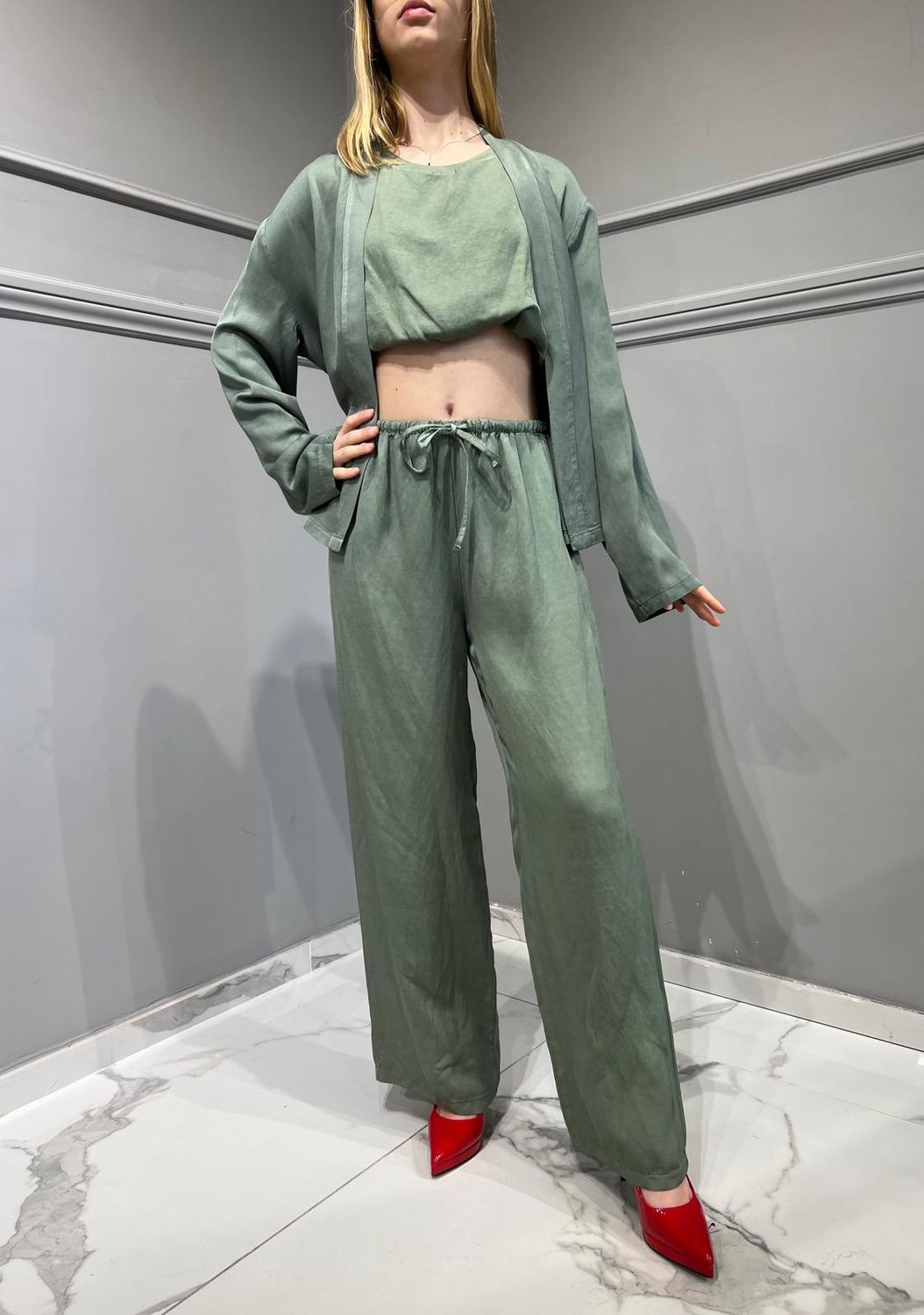 HAVE ONE - Kimono Corto Stondato - Salvia SKU: CWG-L187 HAVE ONE - Kimono Corto Stondato - Salvia SKU: CWG-L187