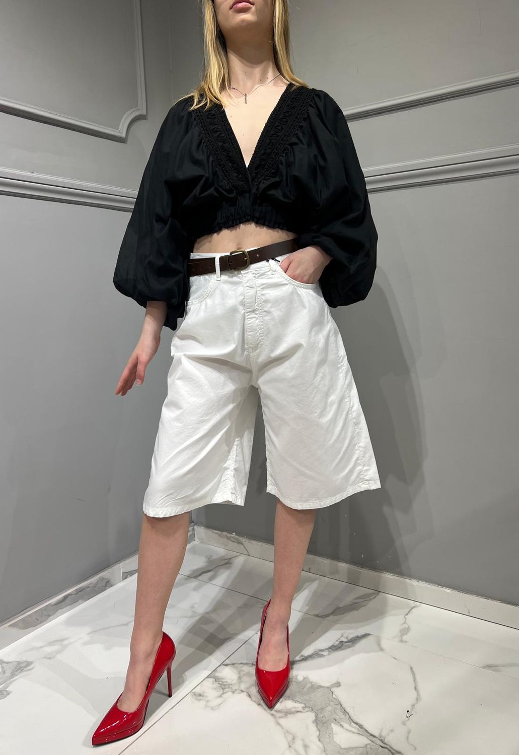 Tensione in - Blusa ricamo con elastico Art. VC1608
Nero