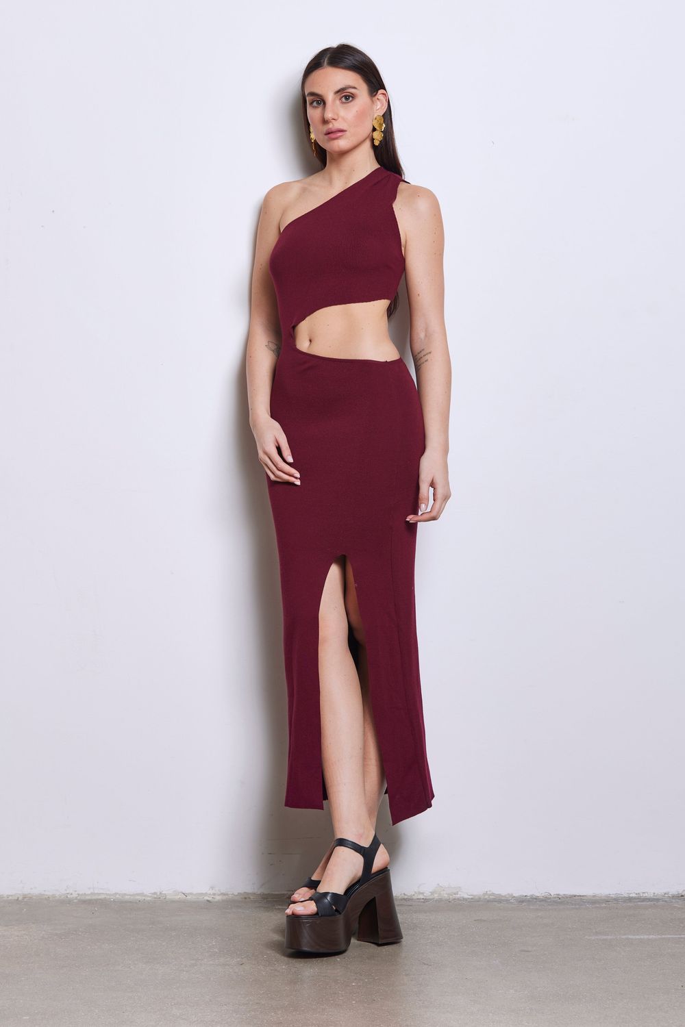 AKEP - ABITO MONOSPALLA CUT-OUT CON SPACCO LATERALE
VSKD05082
Bordeaux