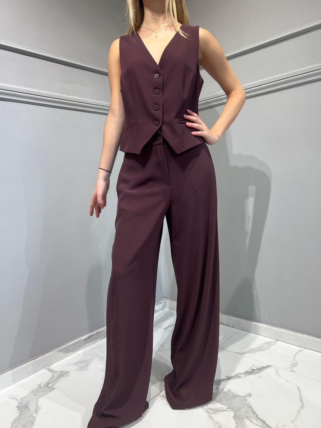 TENSIONE IN - Completo gilet+pantalone in crepe - art: 25C3735 Melanzana