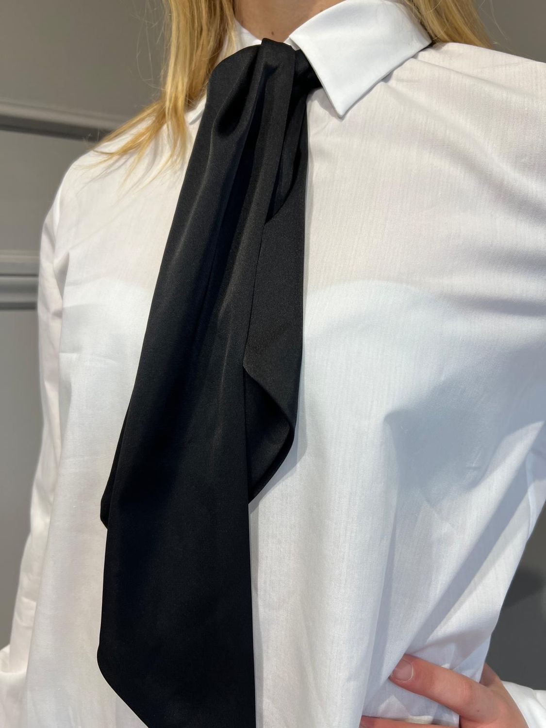 VICOLO - Camicia con fiocco - TS1459 Bianca VICOLO - Camicia con fiocco - TS1459 Bianca