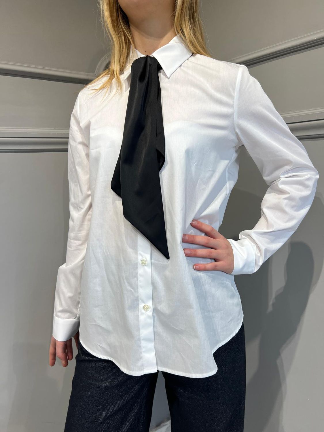 VICOLO - Camicia con fiocco - TS1459 Bianca