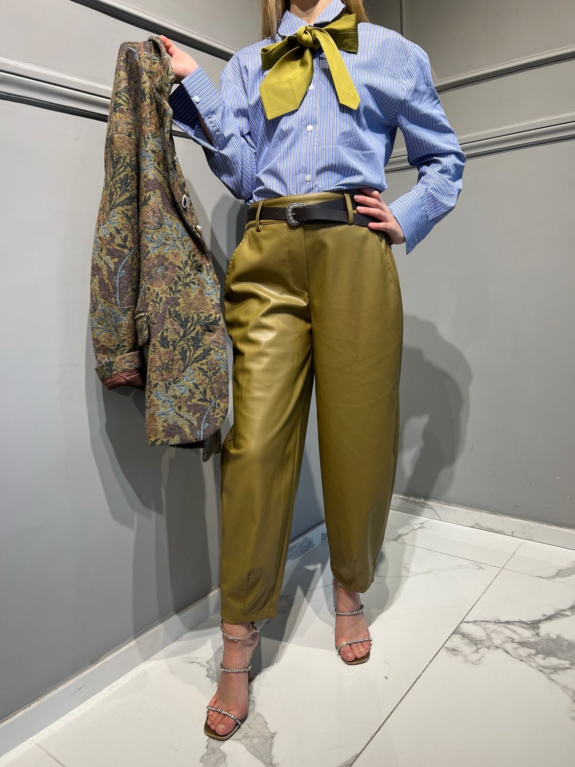 TENSIONE IN - Pantalone ecopelle baloon - 35400 Olio