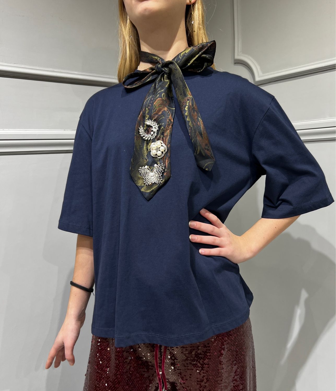 TENSIONE IN - t-shirt con cravatta e spille - Ii1035 blu