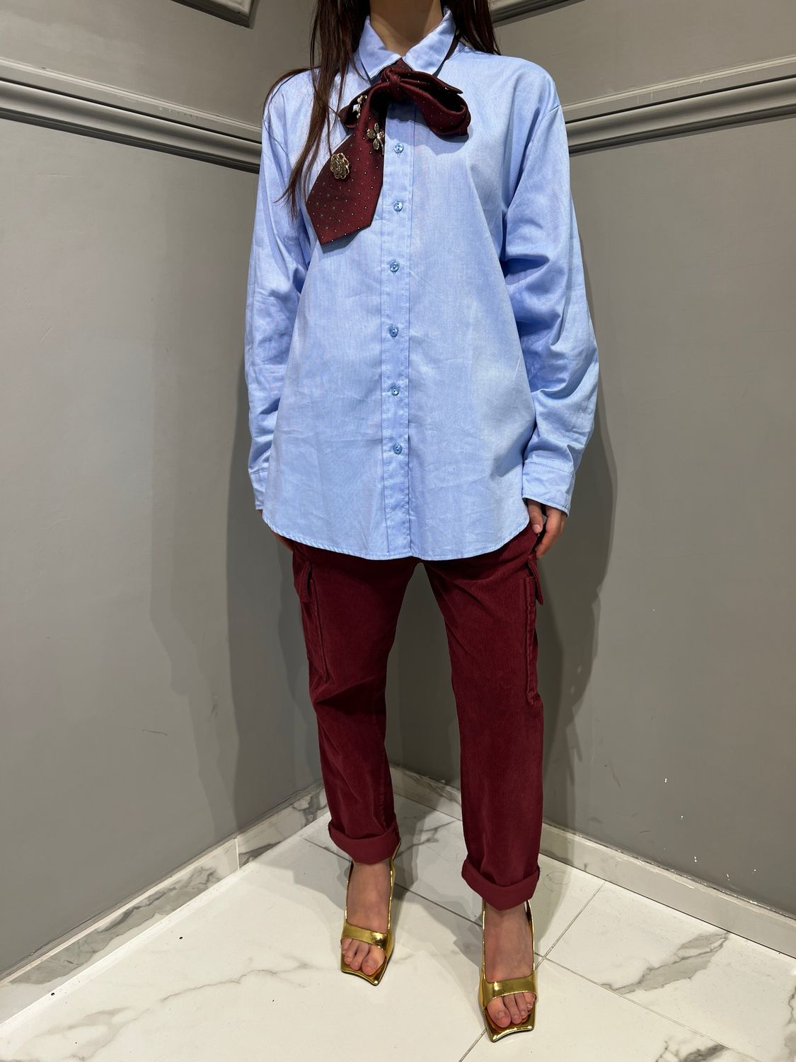 MOTEL - camicia cotone piquet over cotone con cravatta e spille W24c905 - celeste/bordeaux