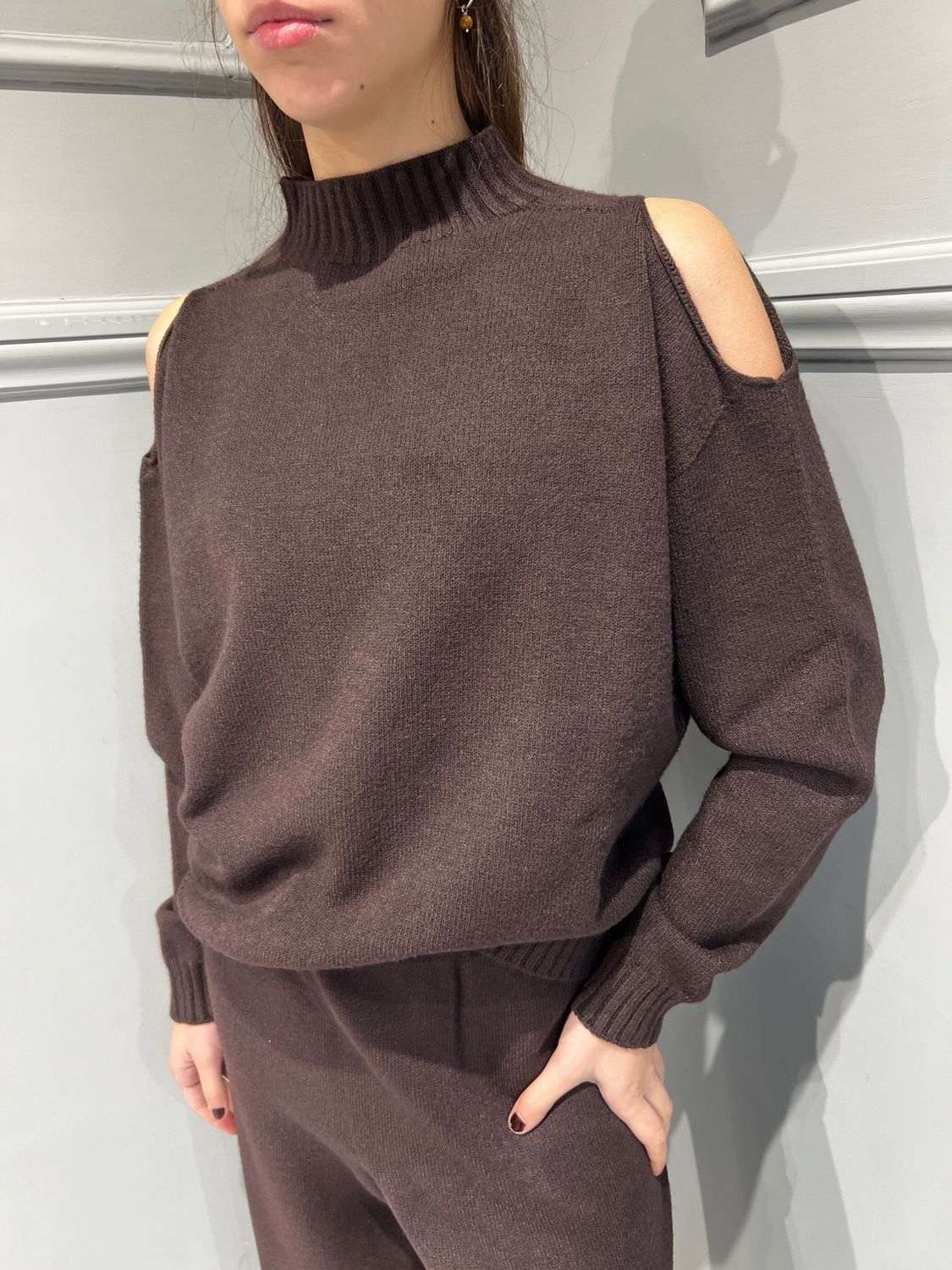 TENSIONE IN - maglia buchi omero D78609 - moro