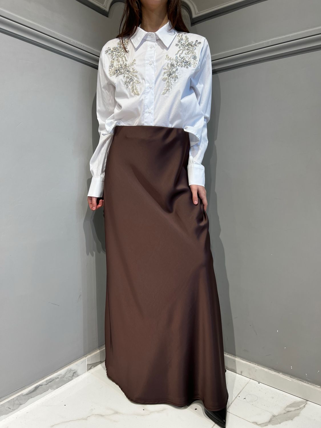 TENSIONE IN - camicia in cotone con applicazioni gioiello 25C4607 - bianca