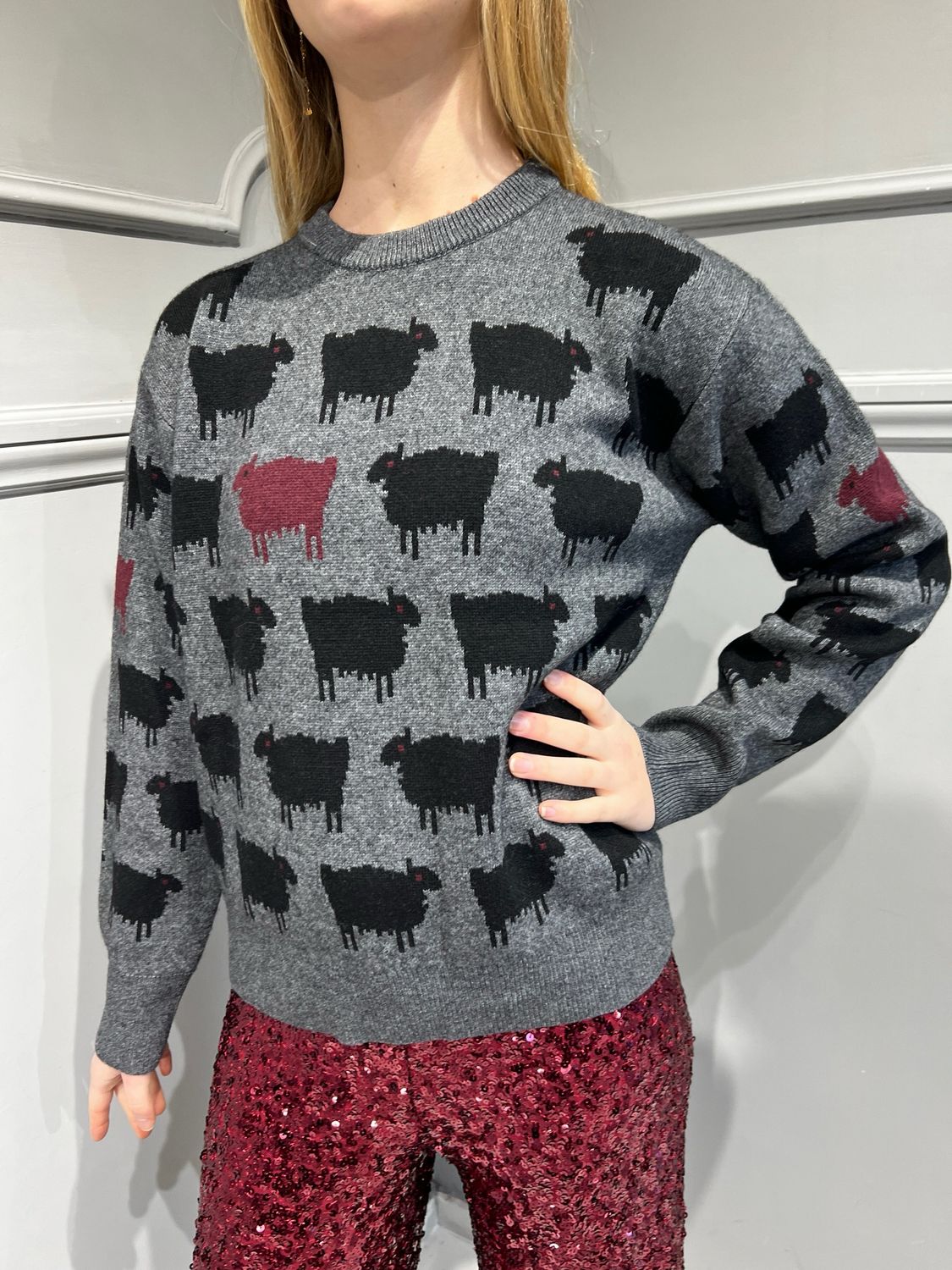 TENSIONE IN - maglia “la pecora nera “ 2240610 - grigio antracite/nero/bordeaux