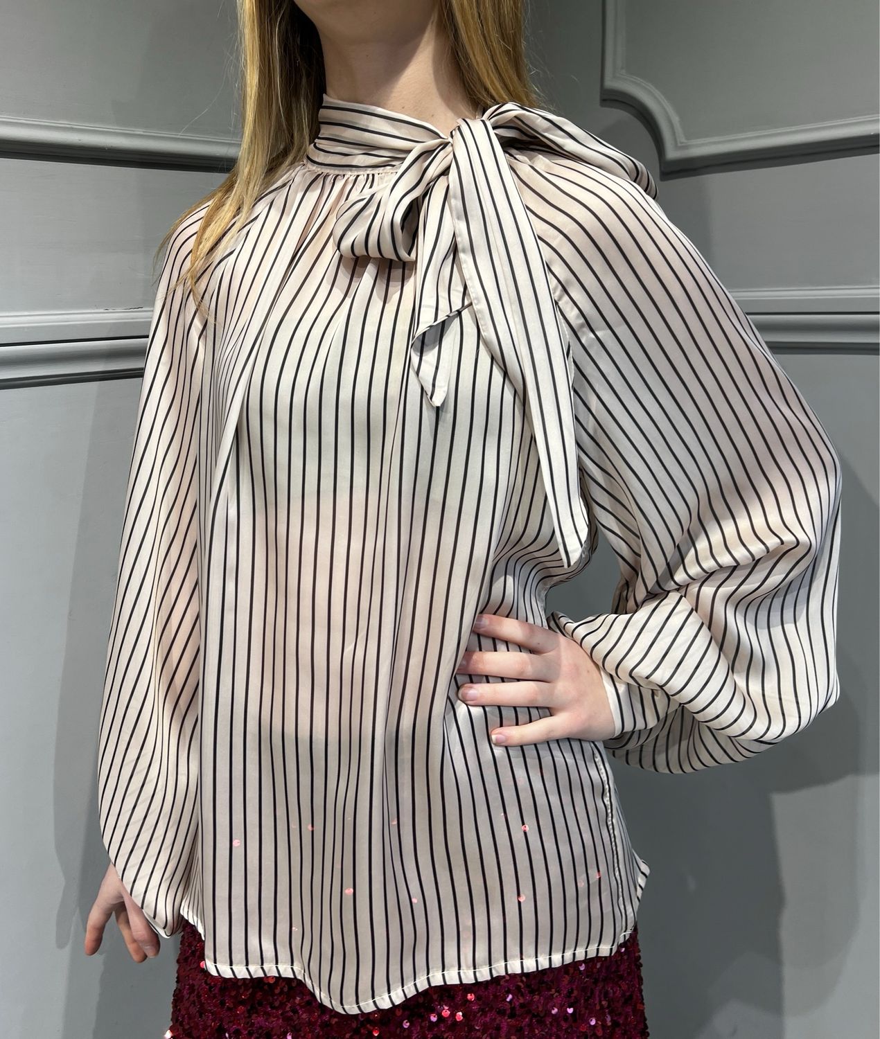 TENSIONE IN - camicia con fiocco a righe 25C4770  - panna/nero