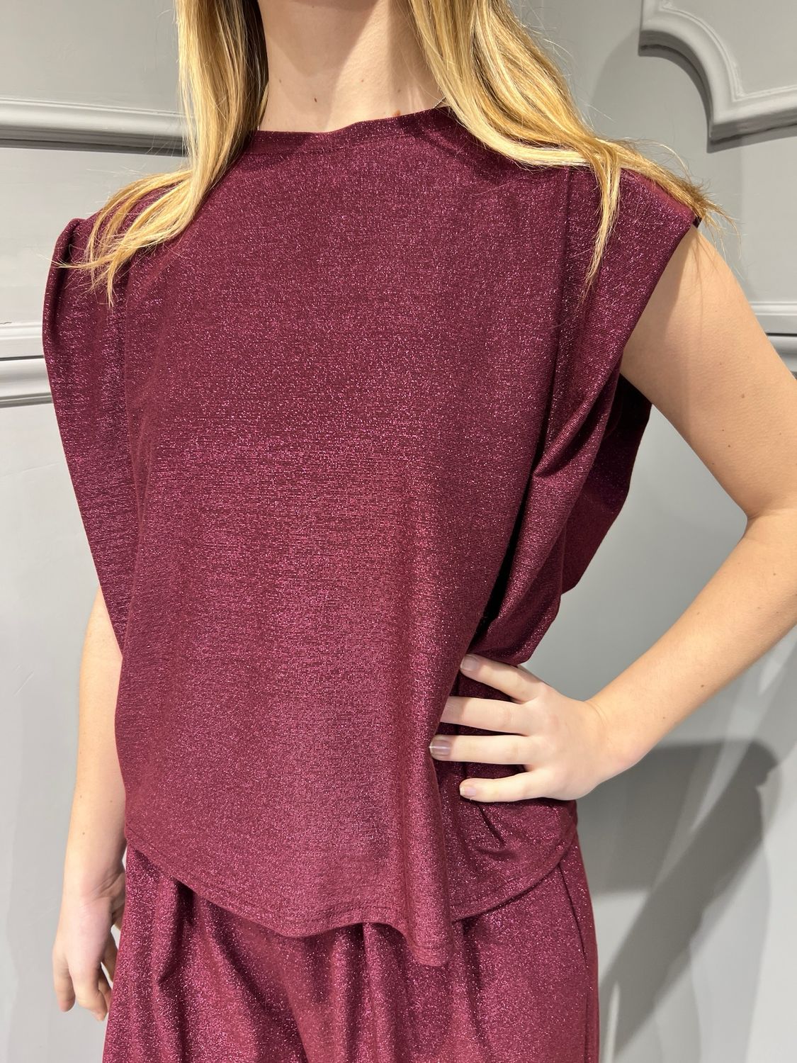 TENSIONE IN - blusa smanicata in lurex elasticizzata M20002AT - bordeaux