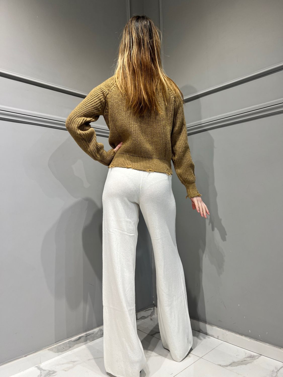VICOLO - maglia lupetto con rotture 55187R - camel