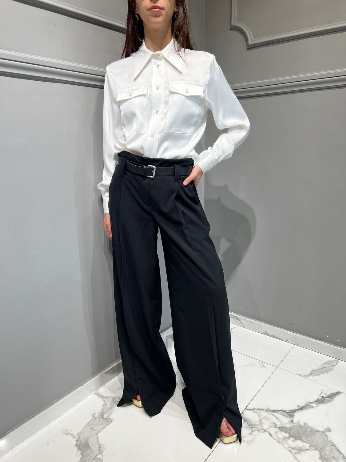 SILENCE LIMITED - camicia in raso con taschini CA787 - bianco