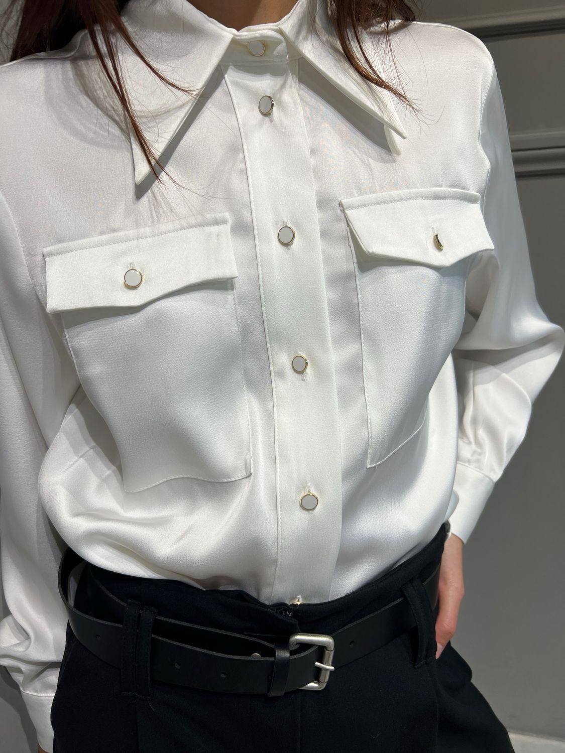 SILENCE LIMITED - camicia in raso con taschini CA787 - bianco