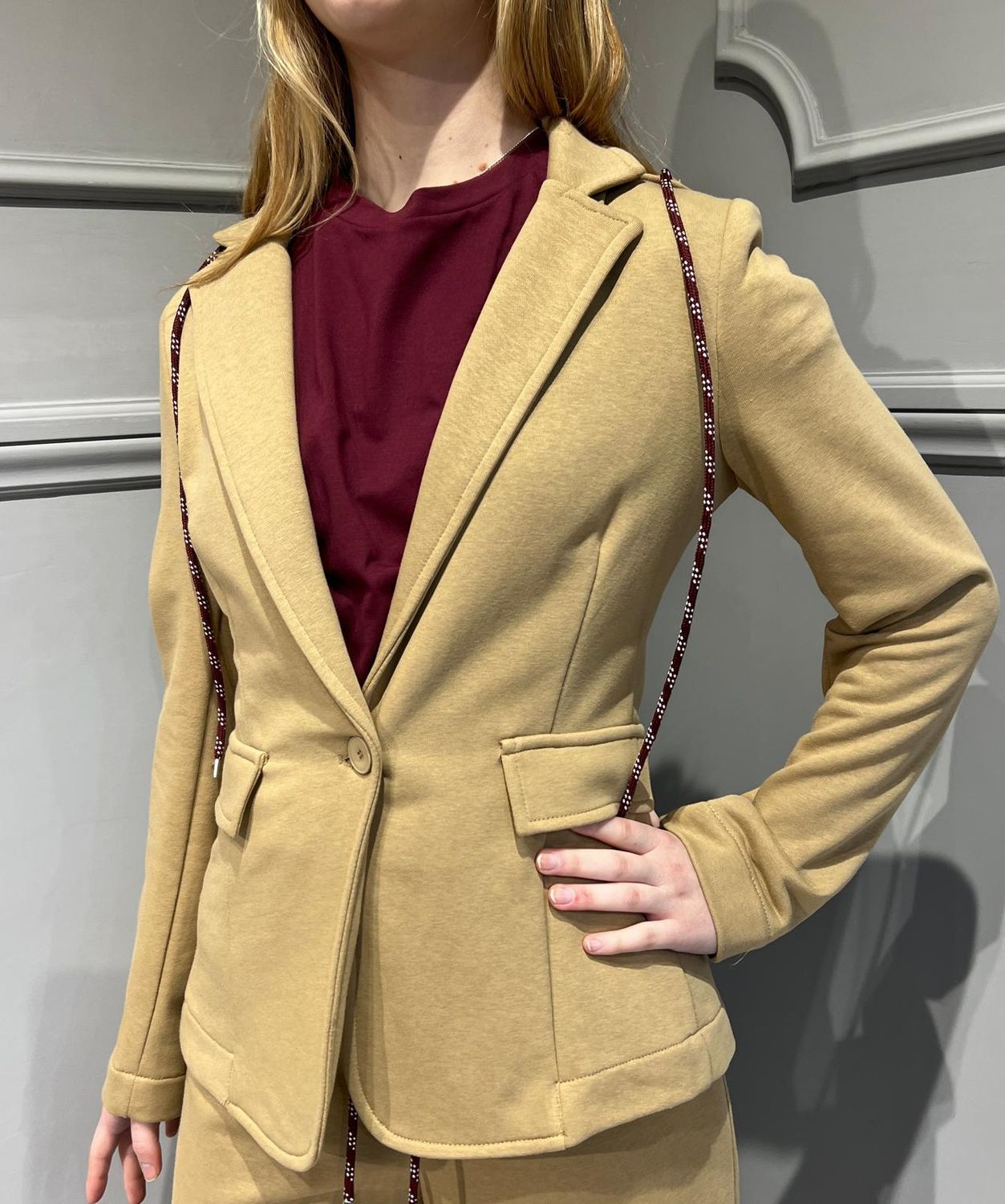 TENSIONE IN - Giacca in felpa garzata con cappuccio avvitata 25B6521 - Camel