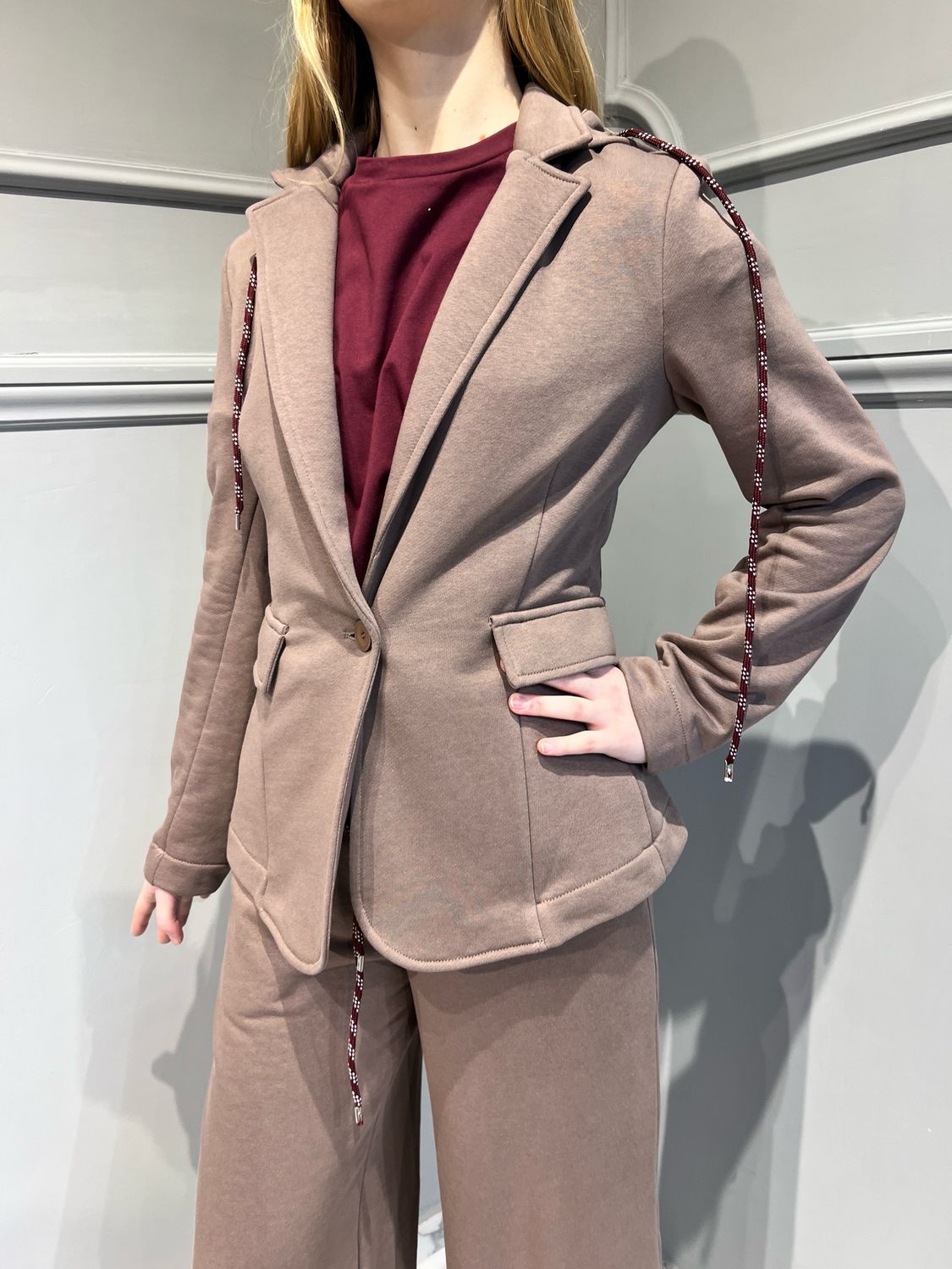 TENSIONE IN - giacca in felpa garzata con cappuccio avvitata 25b6521 - moro