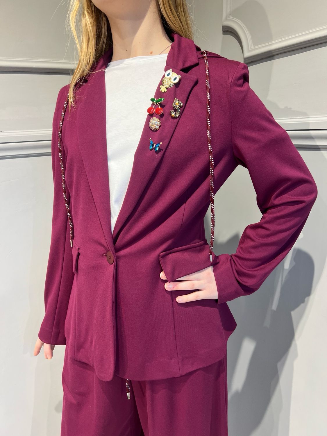 MOTEL - giacca con cappuccio rimovibile avvitata elasticizzata in punto Milano 25B6508 - bodeaux