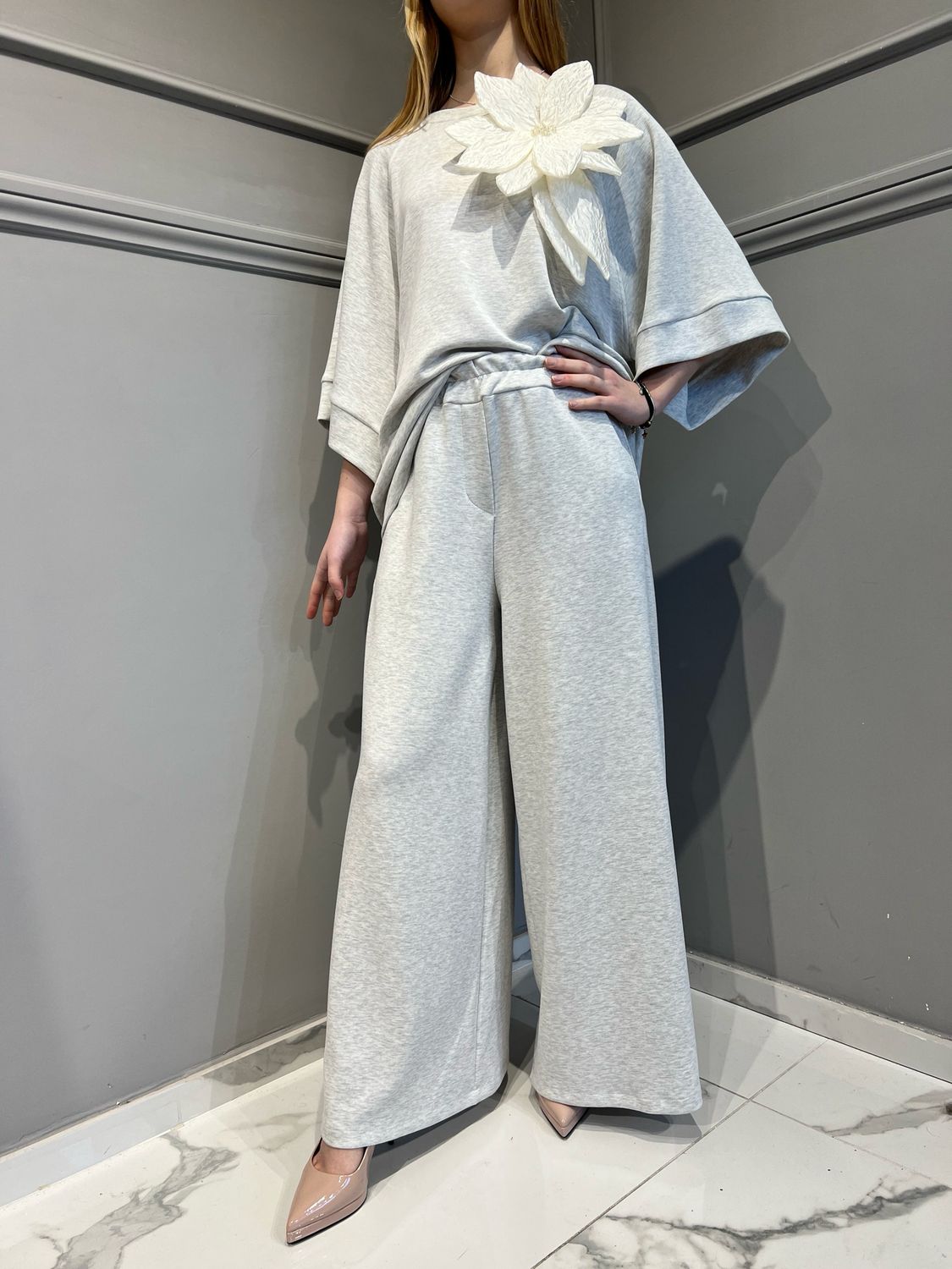 TENSIONE IN - pantalone in tessuto elasticizzato morbidissimo con laccio e elastico in vita 1095PE25 - grigio chiaro