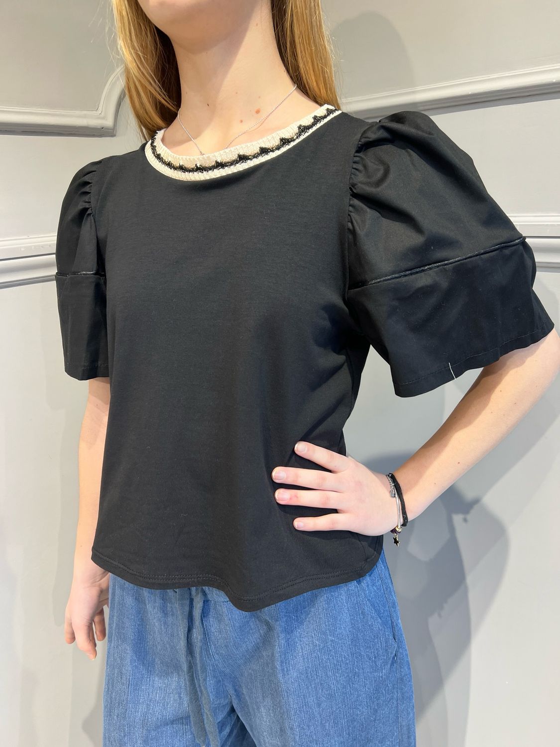 HAVE ONE - t-shirt girocollo con fregi maniche a sbuffo in popeline - TJA-N012 - nero/burro/oro HAVE ONE - t-shirt girocollo con fregi maniche a sbuffo in popeline - TJA-N012 - nero/burro/oro