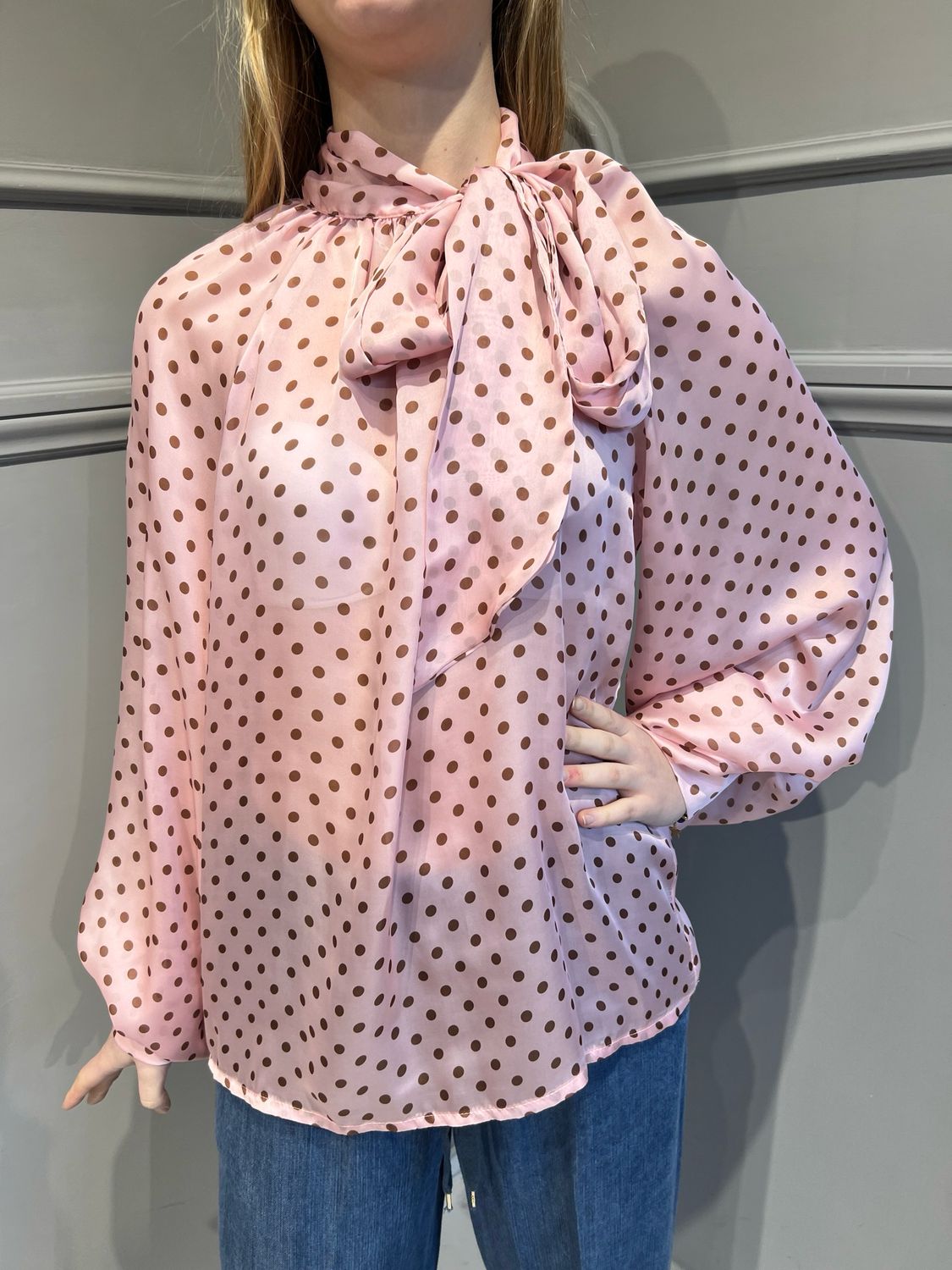 TENSIONE IN - camicia maniche a buffo con fiocco e pois 25C6575 - rosa/moro