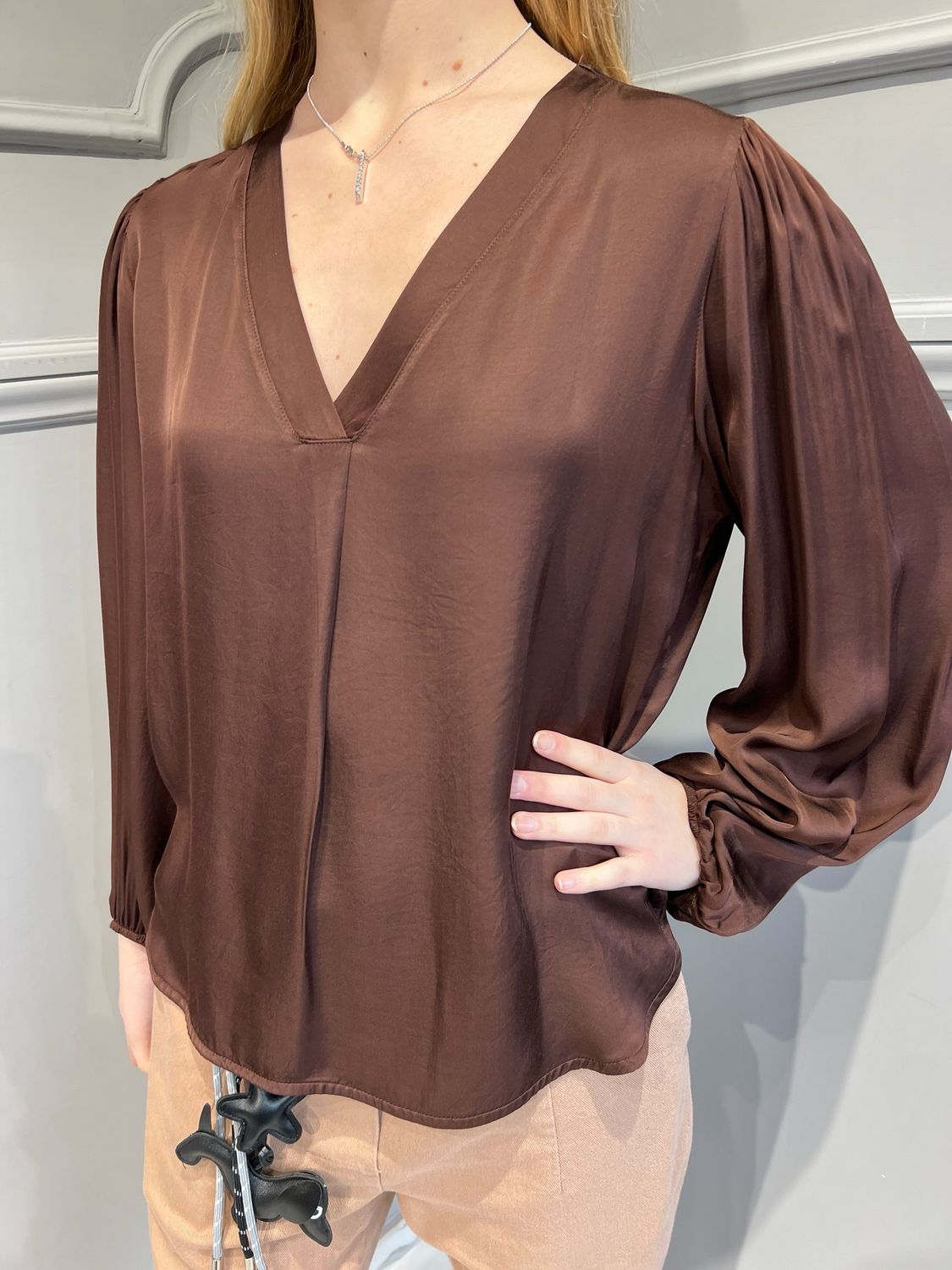 HAVE ONE - blusa a V in viscosa maniche a palloncino CWG-N011 - cioccolato