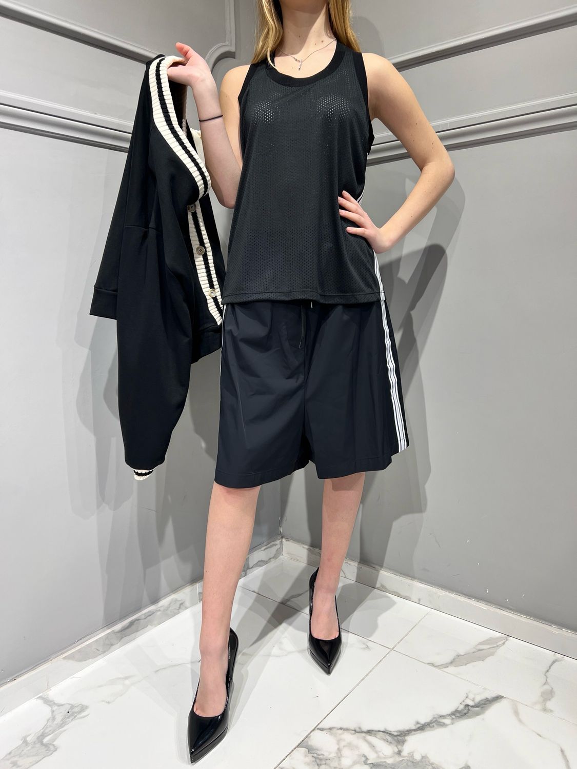 VICOLO - Top a canotta con bande laterali e tessuto tecnico TD0488 - nero/beige