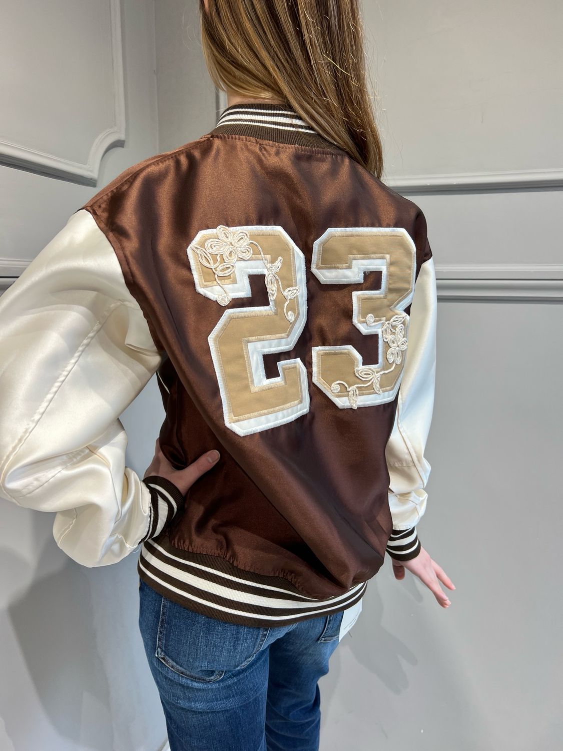 TENSIONE IN - giacca bomber in raso con ricamo 35738 - moro TENSIONE IN - giacca bomber in raso con ricamo 35738 - moro