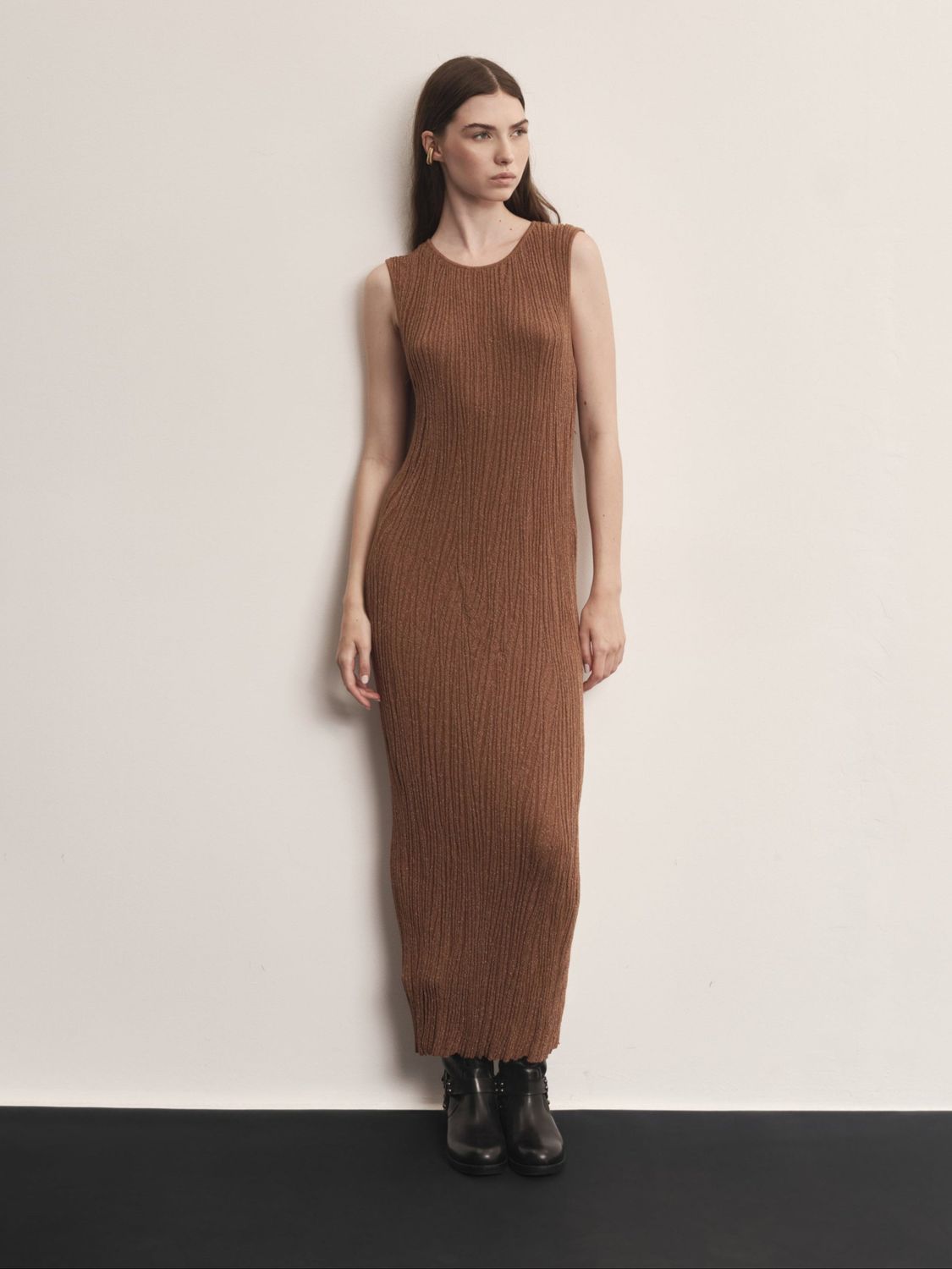 AKEP - Abito lungo AKEP a coste lurex VSKD09069_CARAMELLO