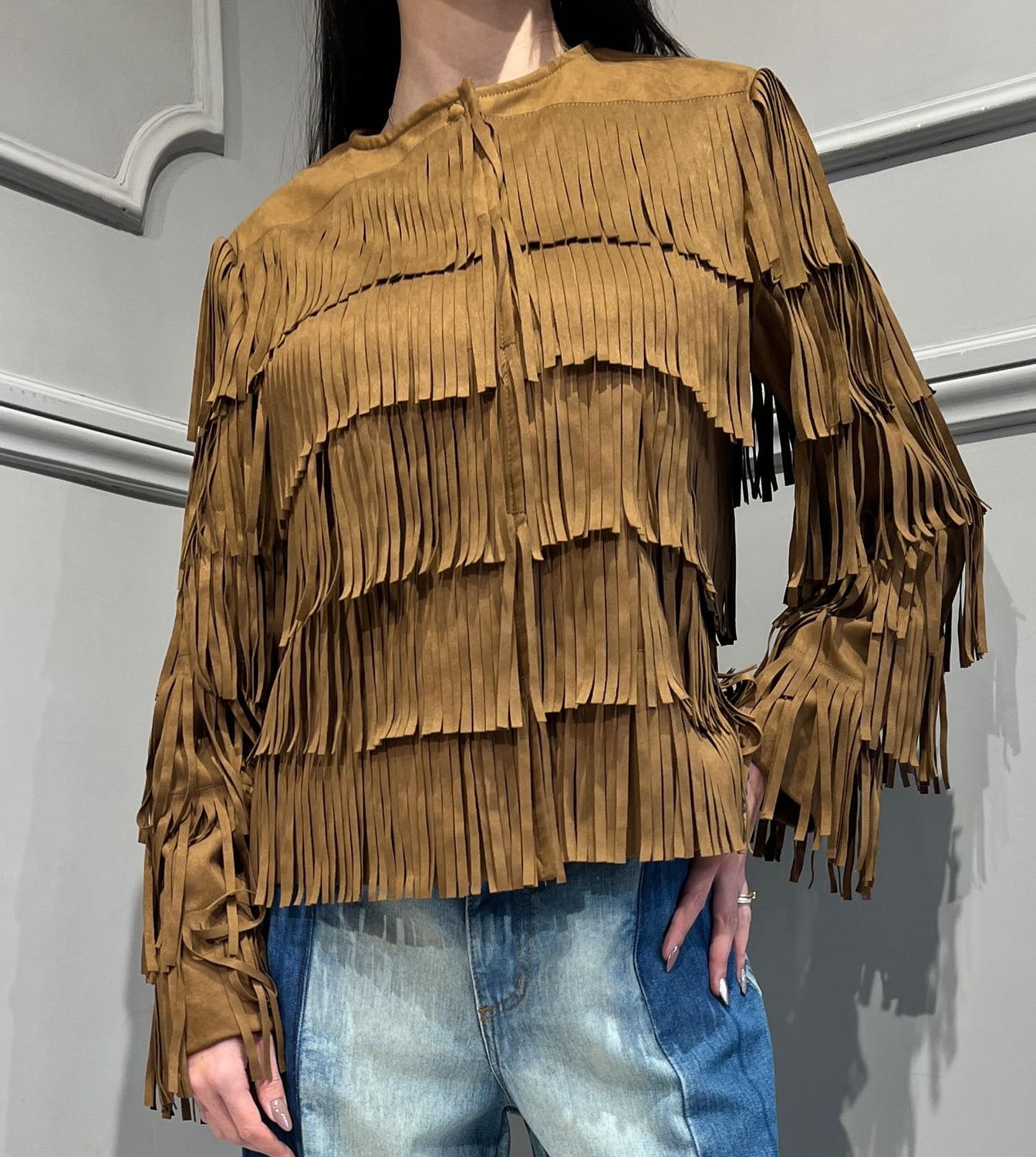 MOTEL - Giacca in eco-renna con frange girocollo 36175G - Moro MOTEL - Giacca in eco-renna con frange girocollo 36175G - Moro