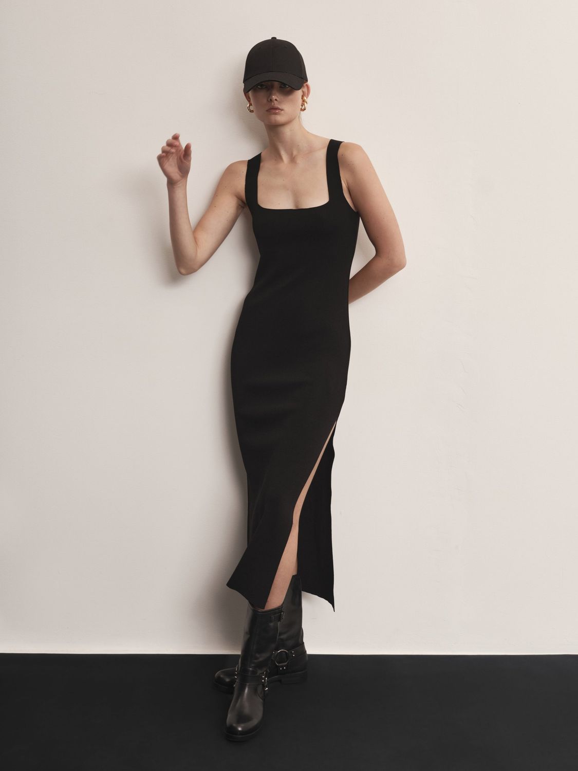 Abito midi AKEP in maglia con scollo quadrato e spacco laterale VSKD09116_NERO