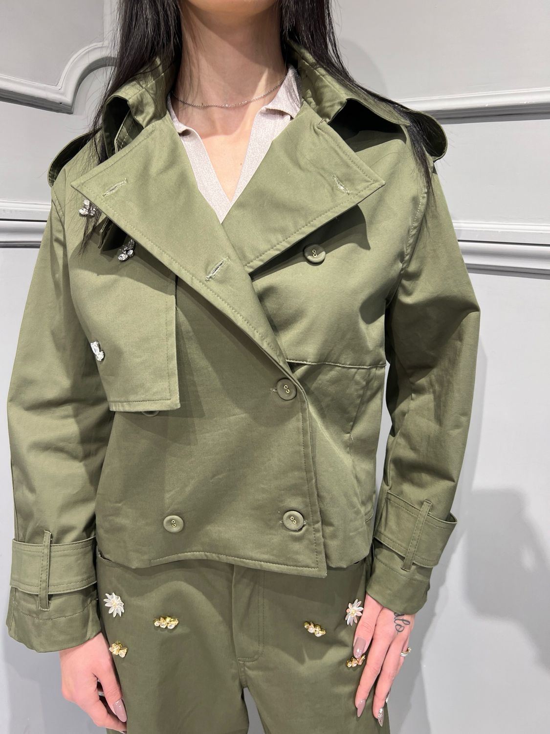 MOTEL - trench corto in cotone con pietre DO254 - verde militare MOTEL - trench corto in cotone con pietre DO254 - verde militare