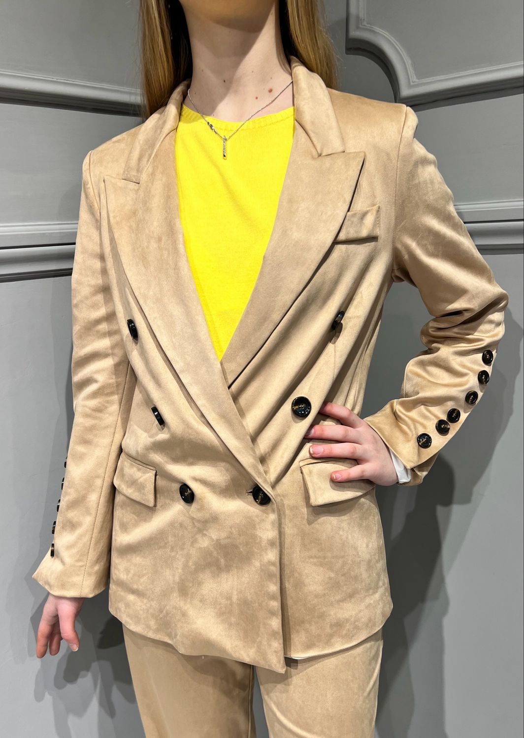 MOTEL - giacca doppiopetto in renna ecologica elasticizzata GH12-S - sabbia MOTEL - giacca doppiopetto in renna ecologica elasticizzata GH12-S - sabbia