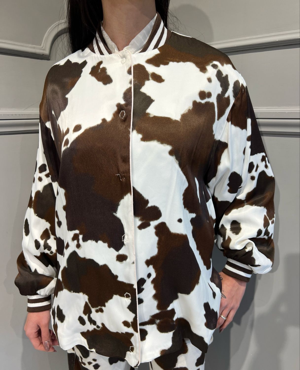 TENSIONE IN - bomber in raso NC814 fantasia mucca - moro TENSIONE IN - bomber in raso NC814 fantasia mucca - moro