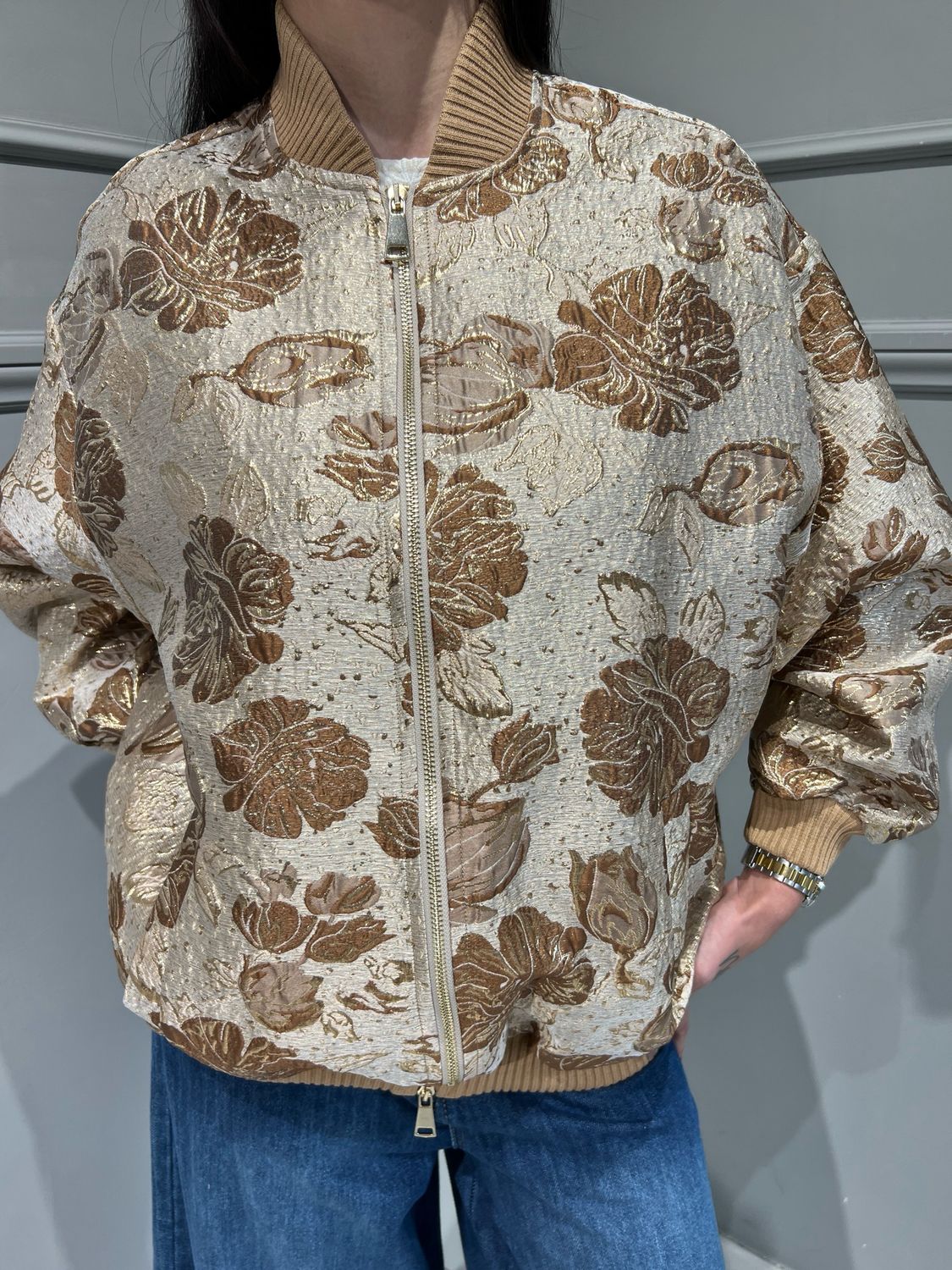 TENSIONE IN - bomber Cantidio in tessuto damascato pe25-7068 jacquard - beige/oro TENSIONE IN - bomber Cantidio in tessuto damascato pe25-7068 jacquard - beige/oro