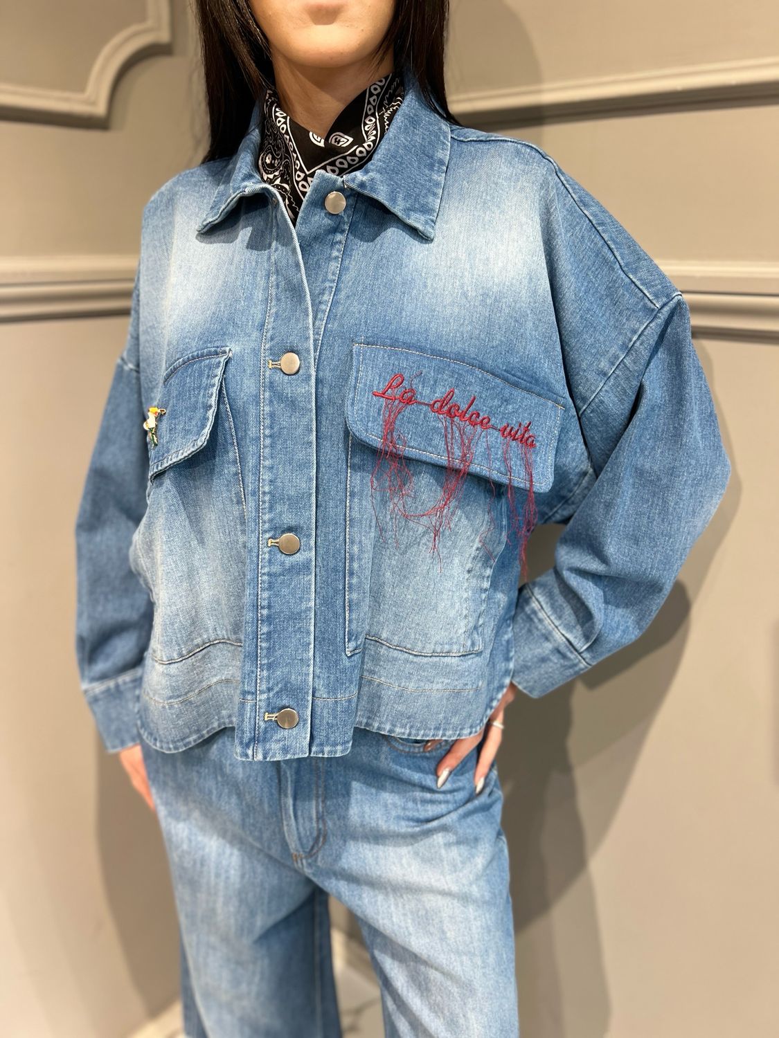 MOTEL - giubbino in jeans over con scritte ricamate pe257063 MOTEL - giubbino in jeans over con scritte ricamate pe257063