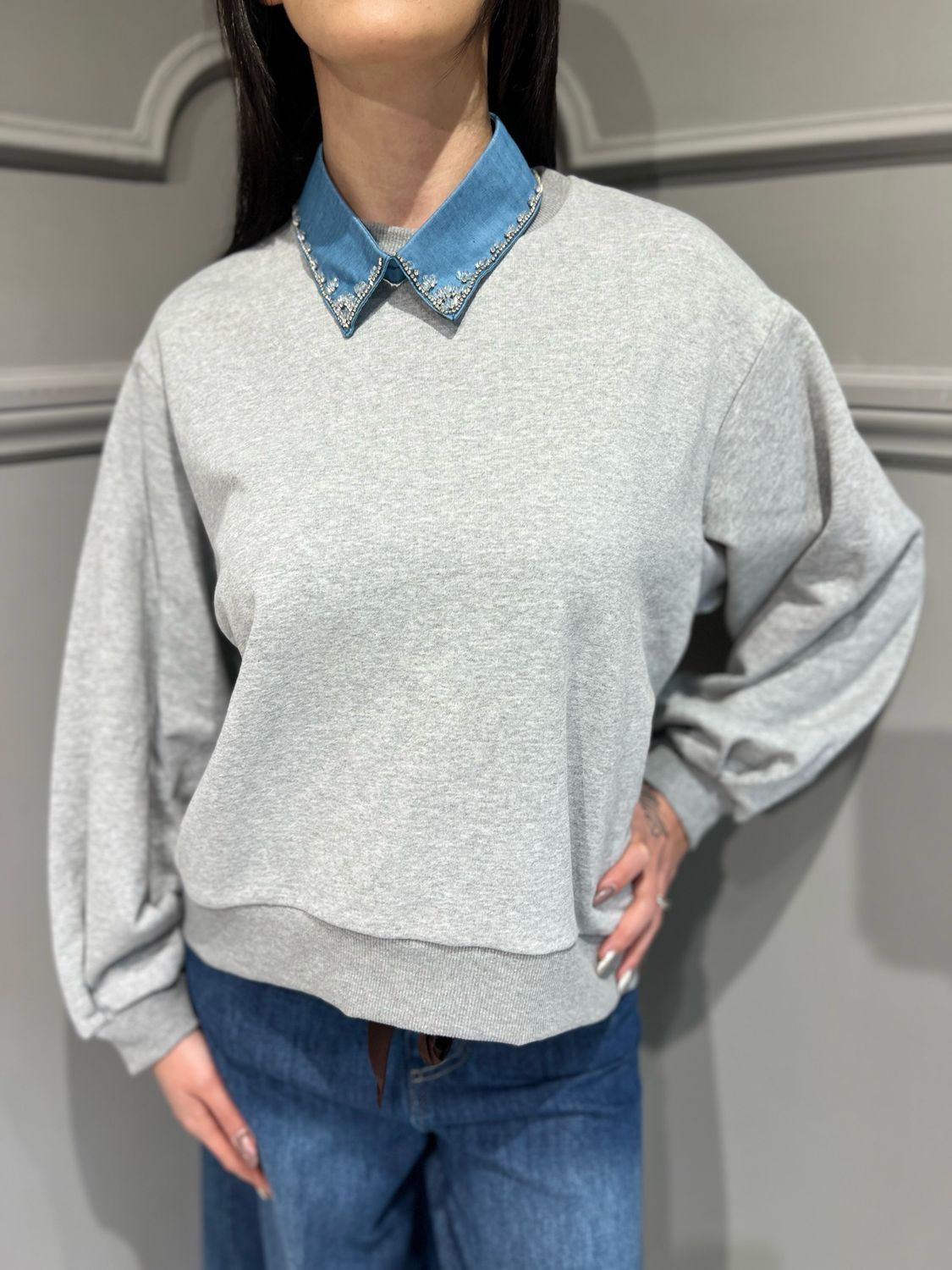 TENSIONE IN - felpa con colletto in denim e strass S24M387 - grigio chiaro/jeans TENSIONE IN - felpa con colletto in denim e strass S24M387 - grigio chiaro/jeans