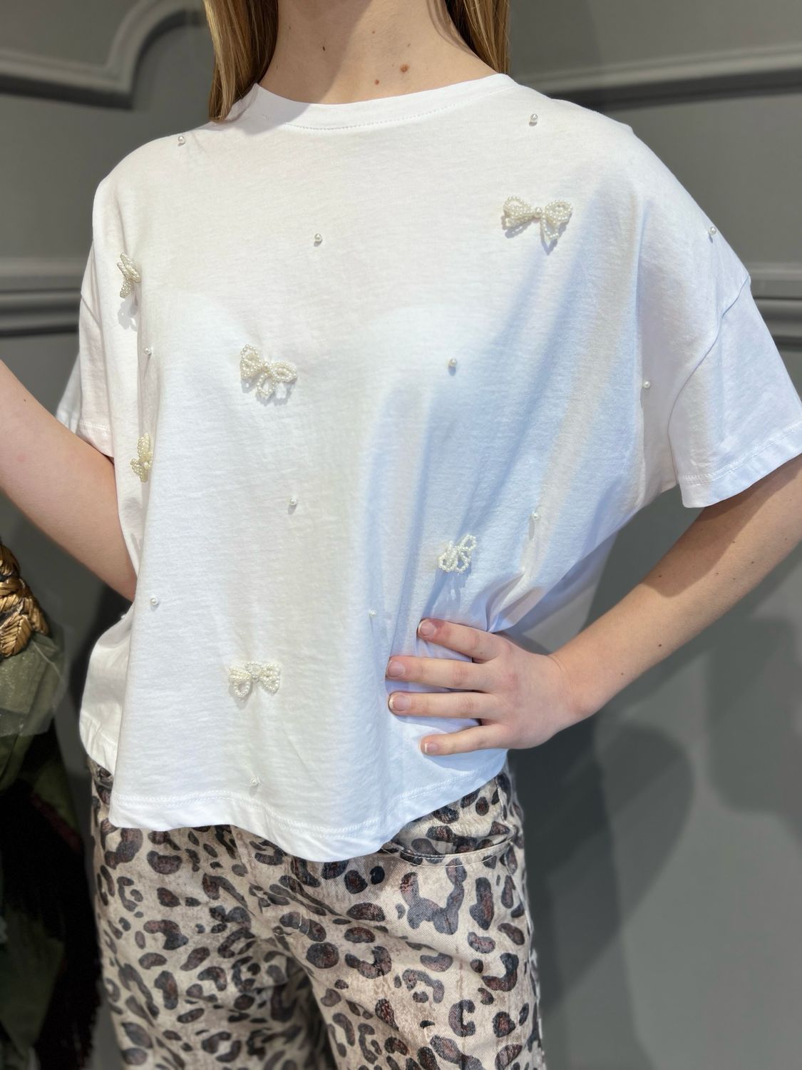 MOTEL - t-shirt con fiocchetti in perle M2522-TP-A781 - bianco