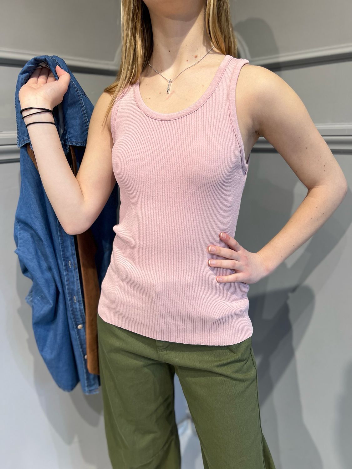 TENSIONE IN - top a canotta a girocollo a costine elasticizzato 25P452TI - rosa