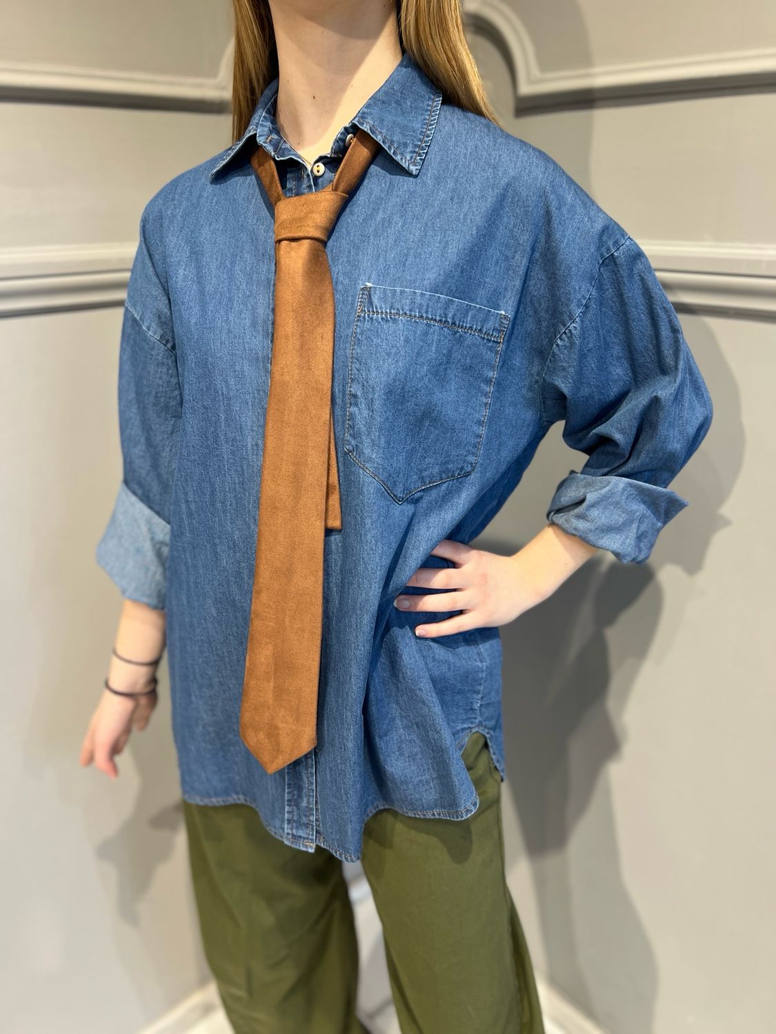 MOTEL - camicia over in jeans chambray con cravatta S25C021 - variante unica