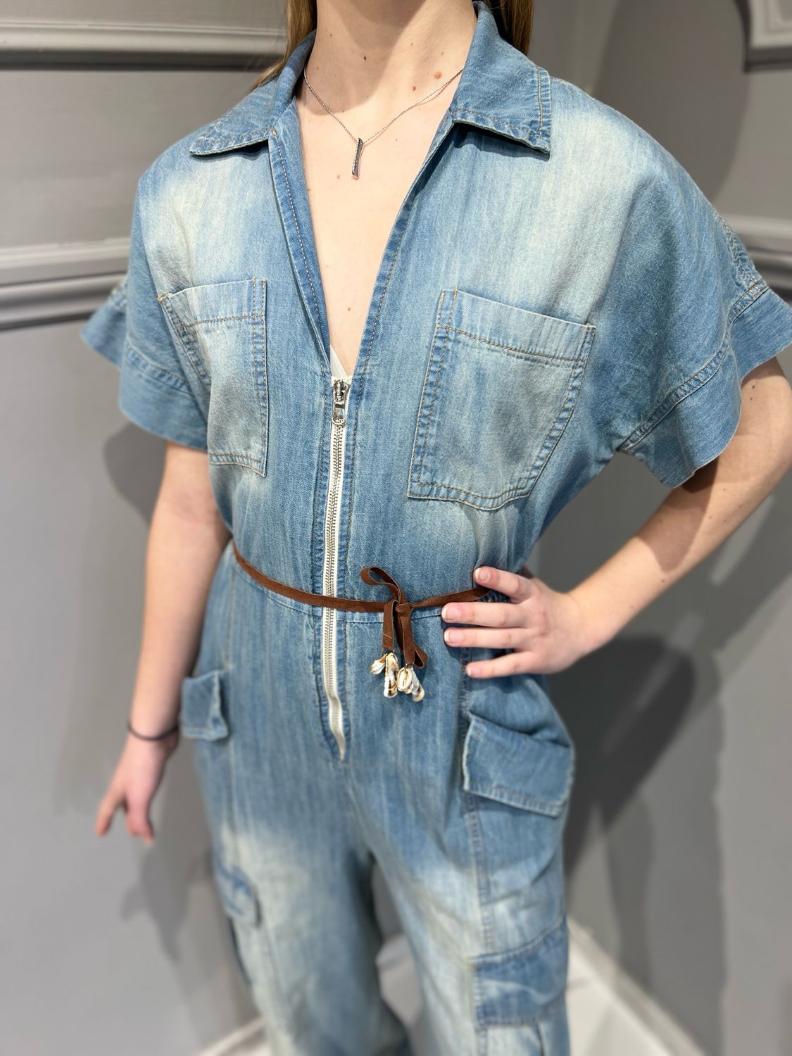 MOTEL - tuta in tela chambray con tasconi e zip IY855 - variante blu