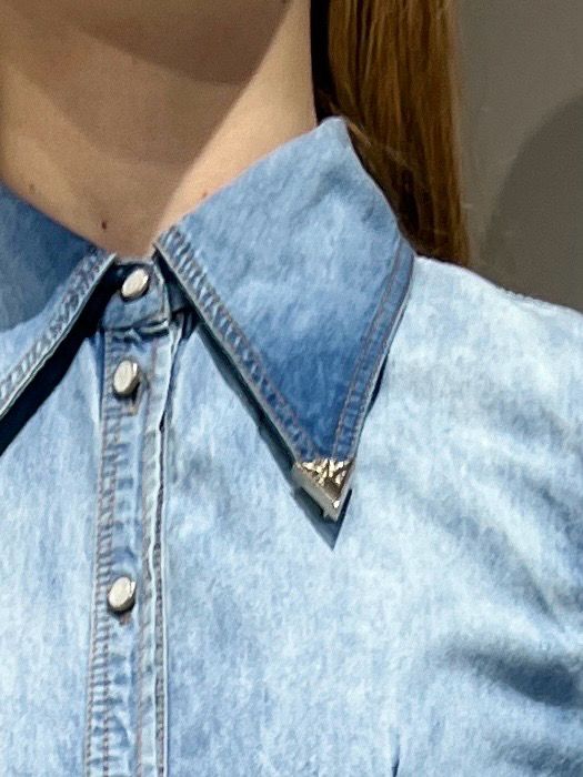 MOTEL - camicia in chambray con punte in metallo S25C606 - denim chiaro