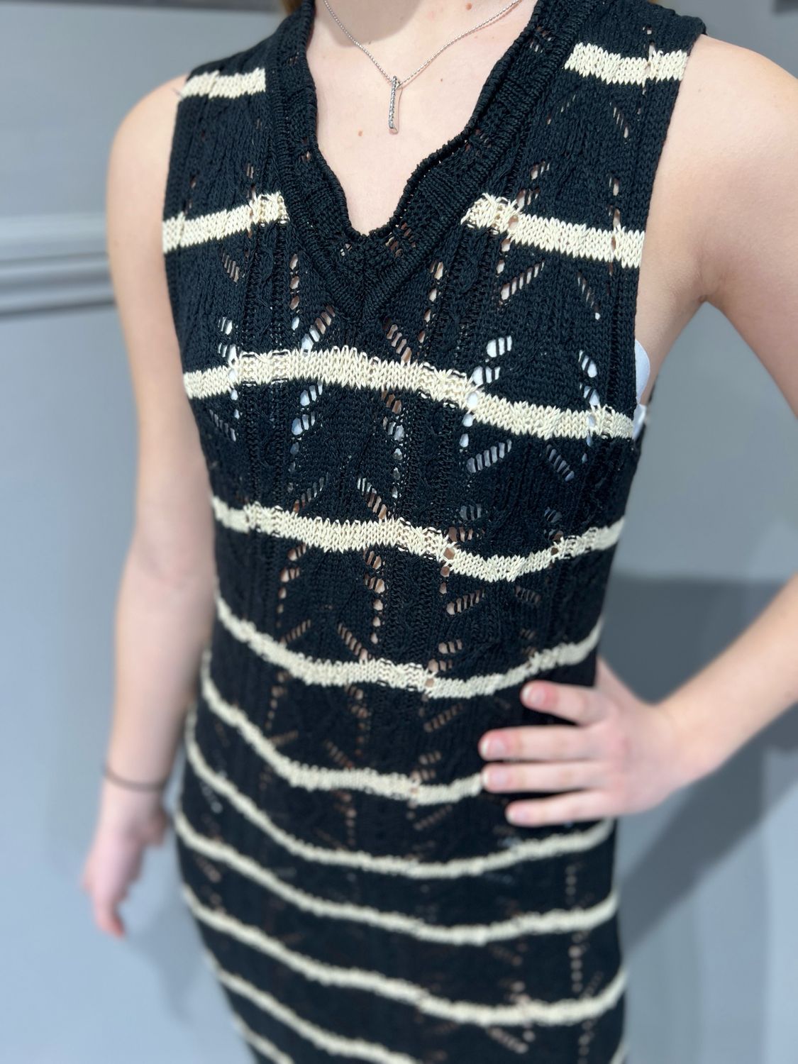 MOTEL - abito in maglia a V P5HMD03A414 - nero