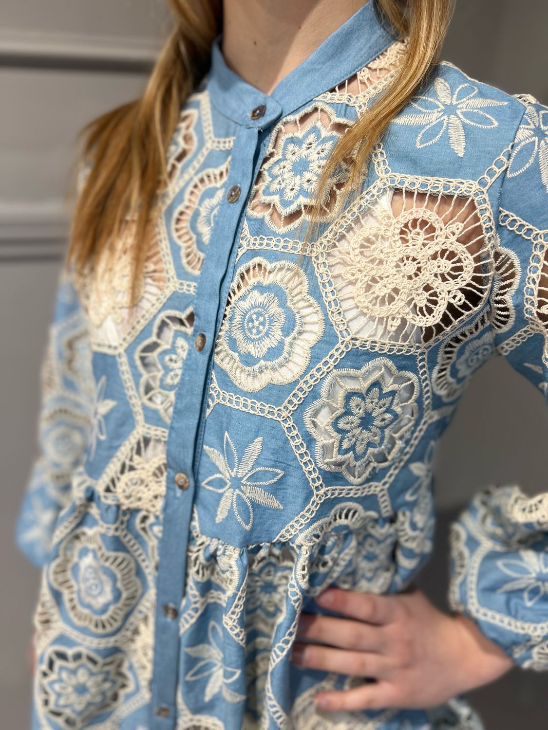 TENSIONE IN - abito in pizzo ricamato QO010 - celeste